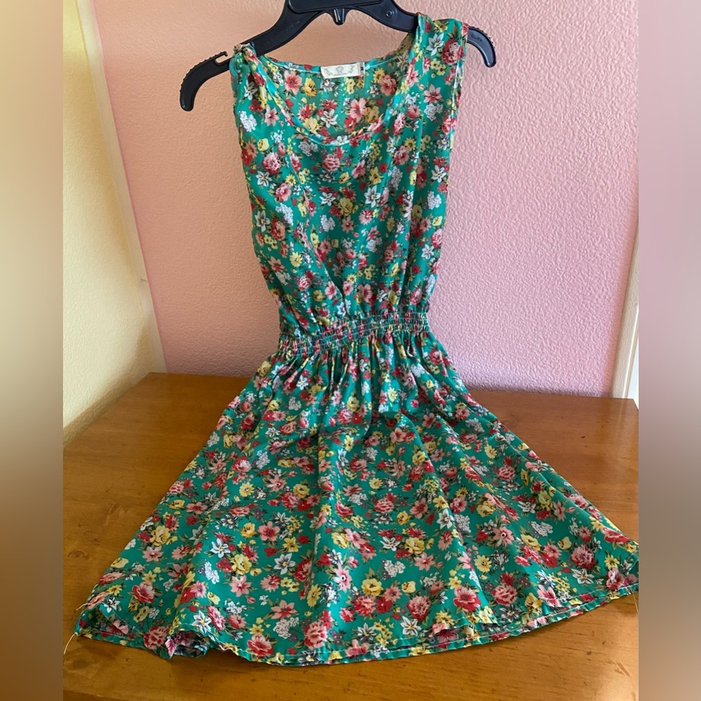 Green Floral Women’s Dress Size M Elastic Light
